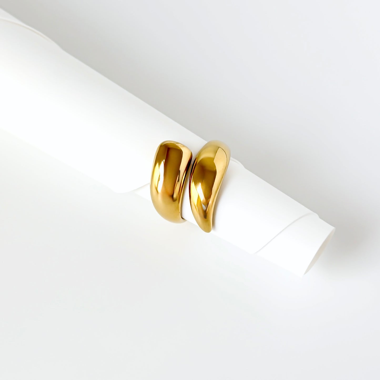 Veyla Curve Ring