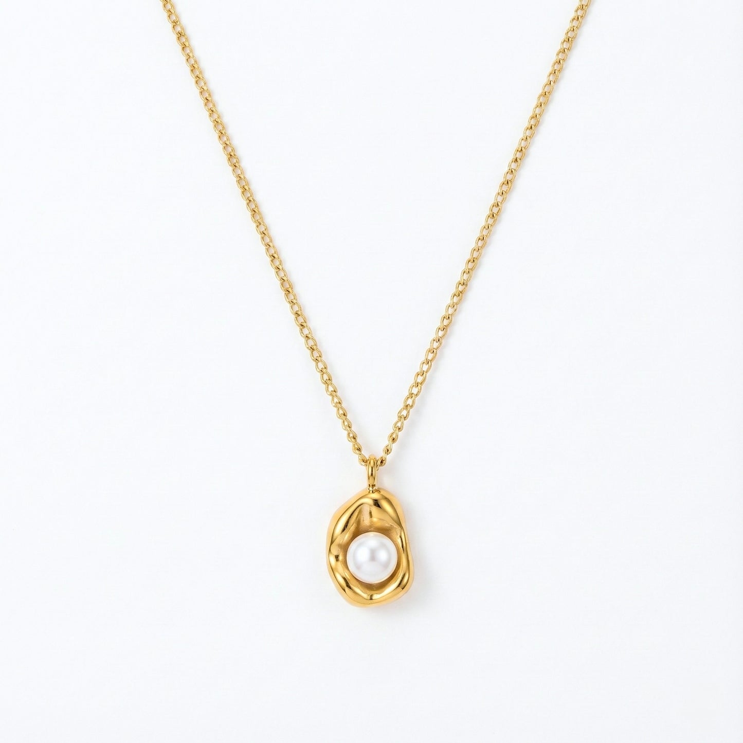 Shella Pearl Necklace