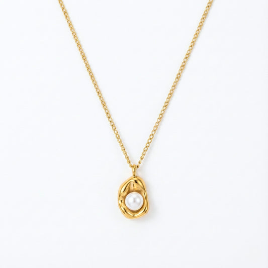 Shella Pearl Necklace