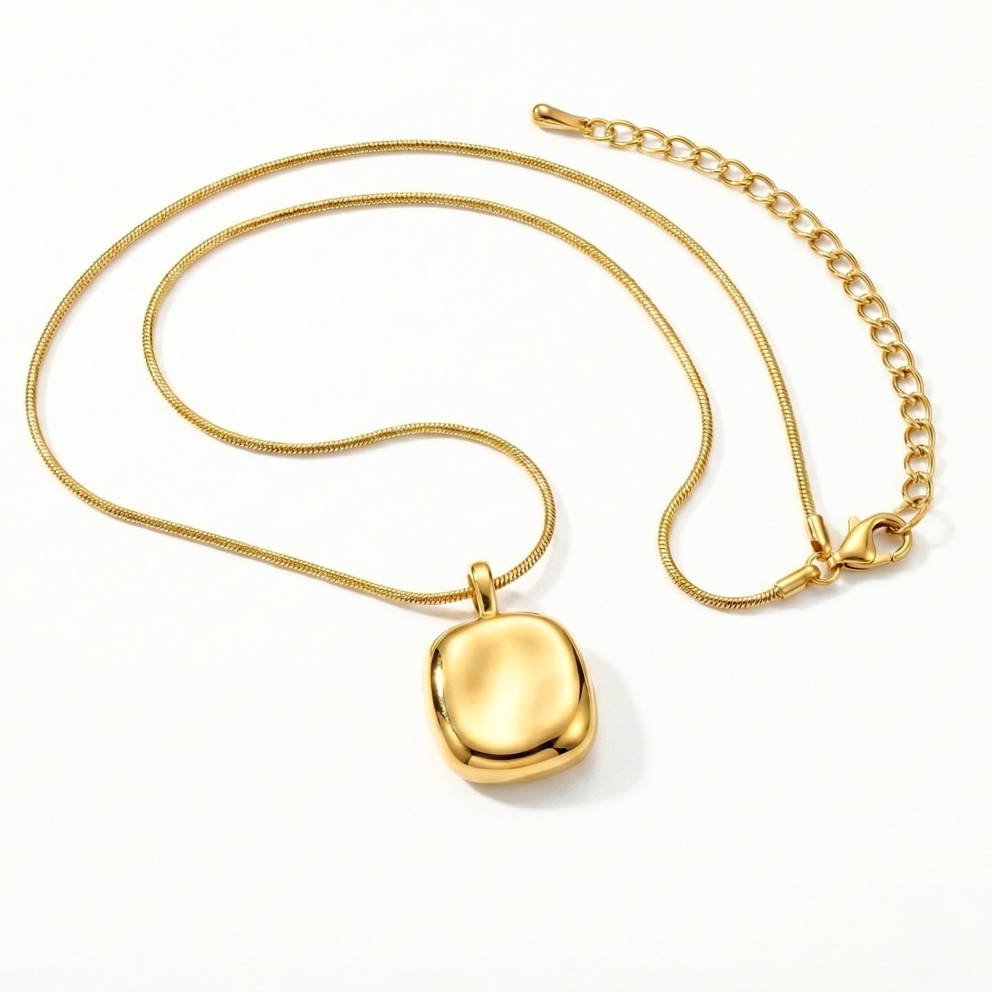 Solenn Pendant Necklace