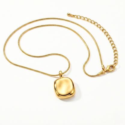 Solenn Pendant Necklace