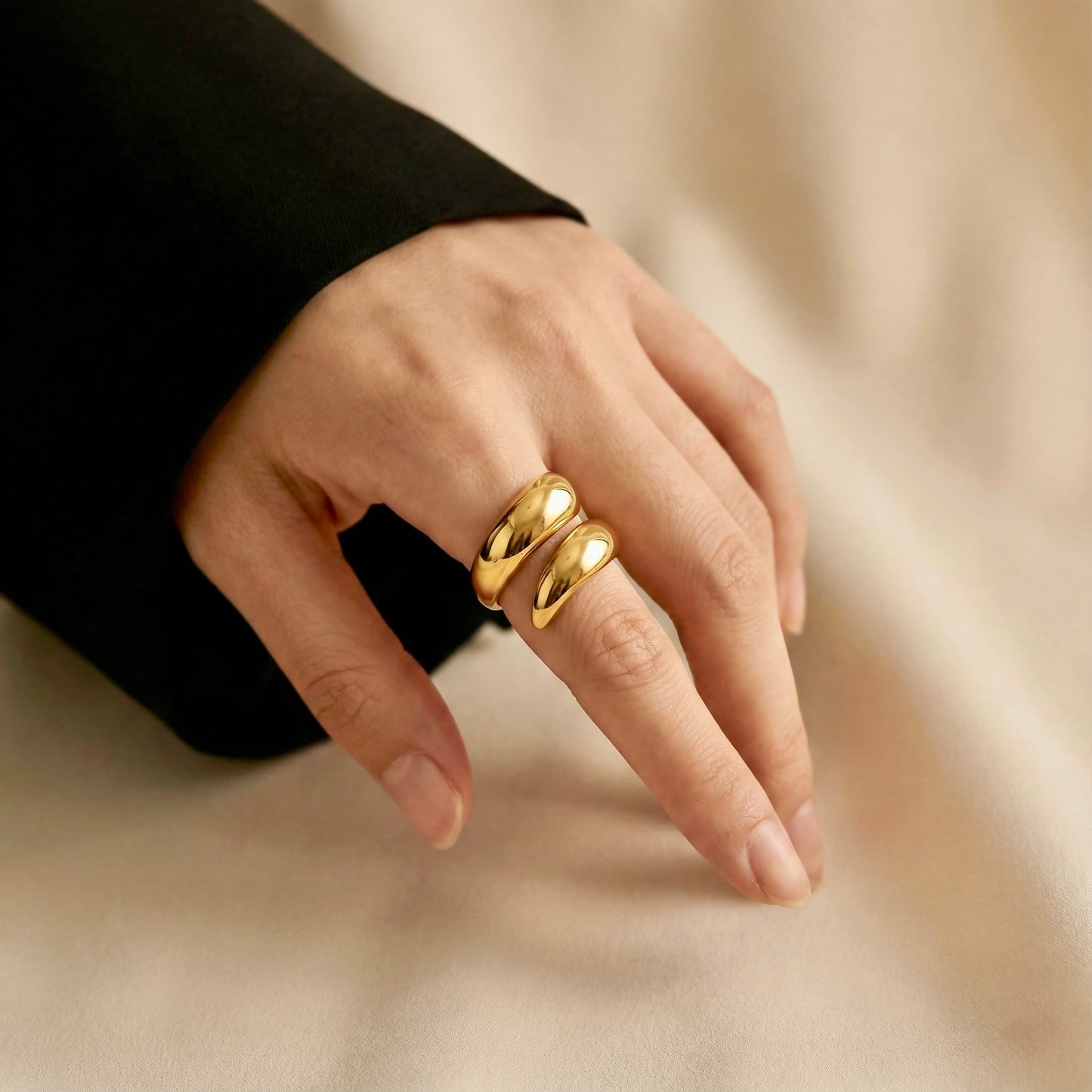 Veyla Curve Ring