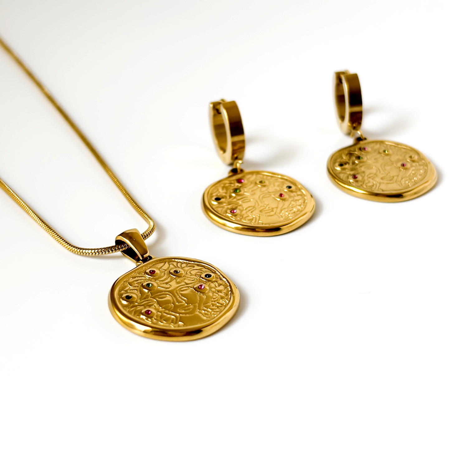 Nerina Pendant Necklace
